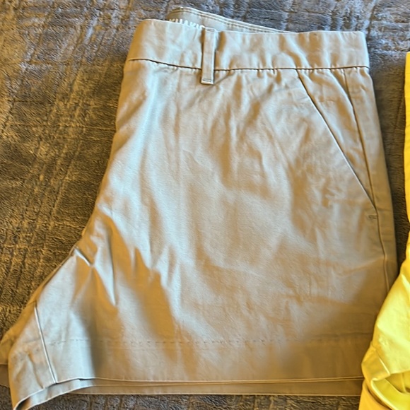 Two pair of shorts gap   Size 8R.    One pair yellow , one pair beige. - Picture 3 of 6